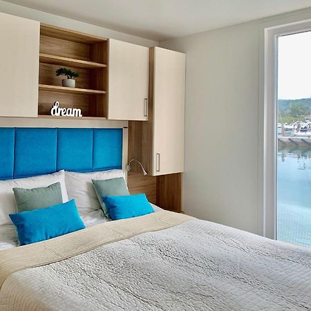 Bonita Houseboat Apartment Portorose Bagian luar foto