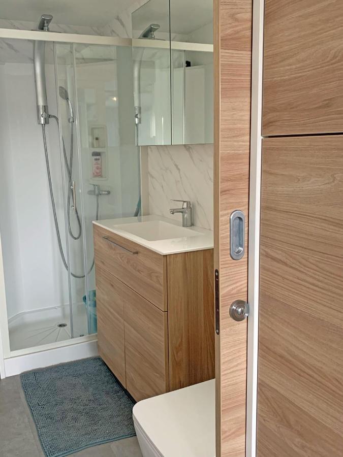 Bonita Houseboat Apartment Portorose Bagian luar foto