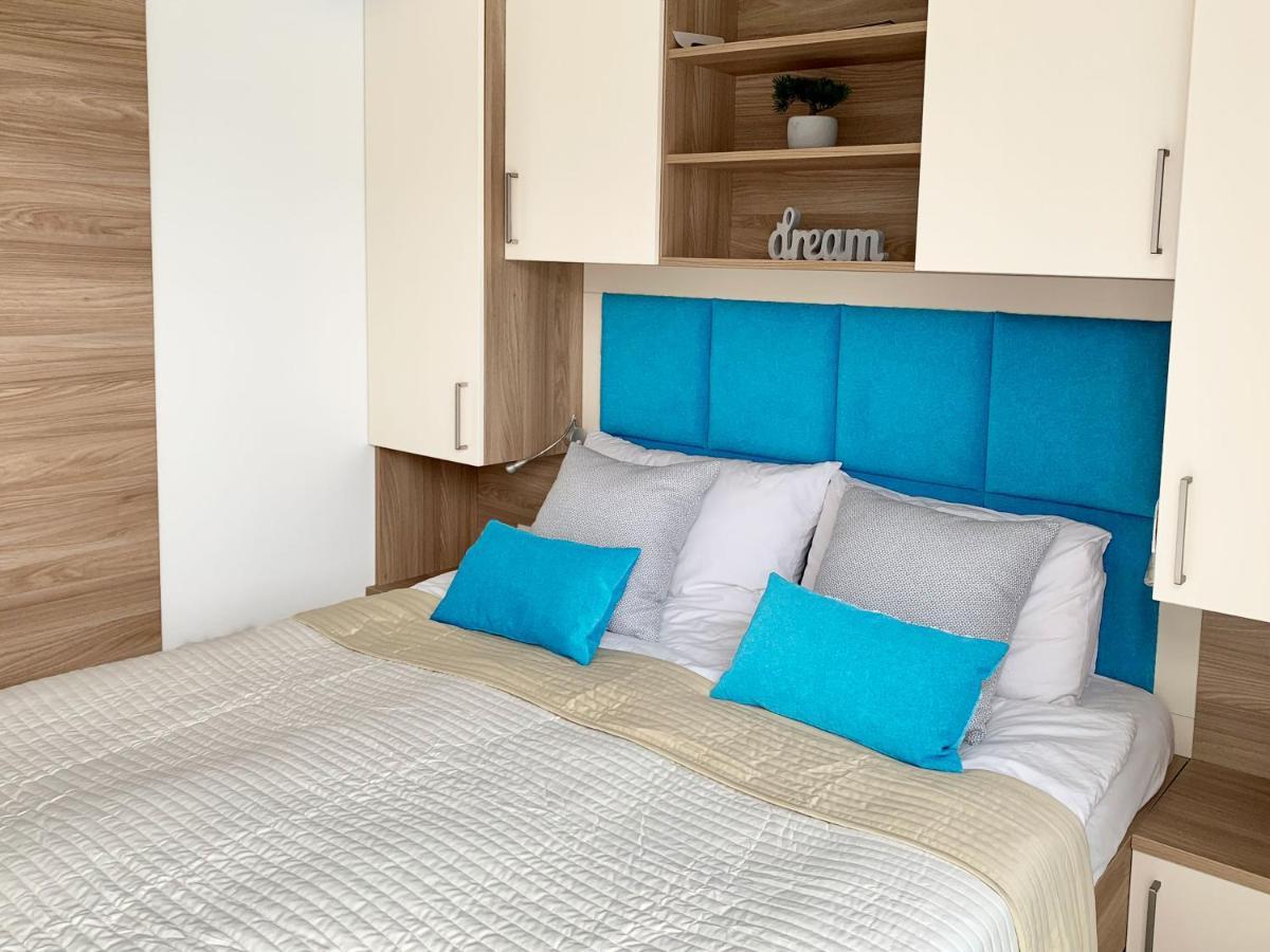 Bonita Houseboat Apartment Portorose Bagian luar foto