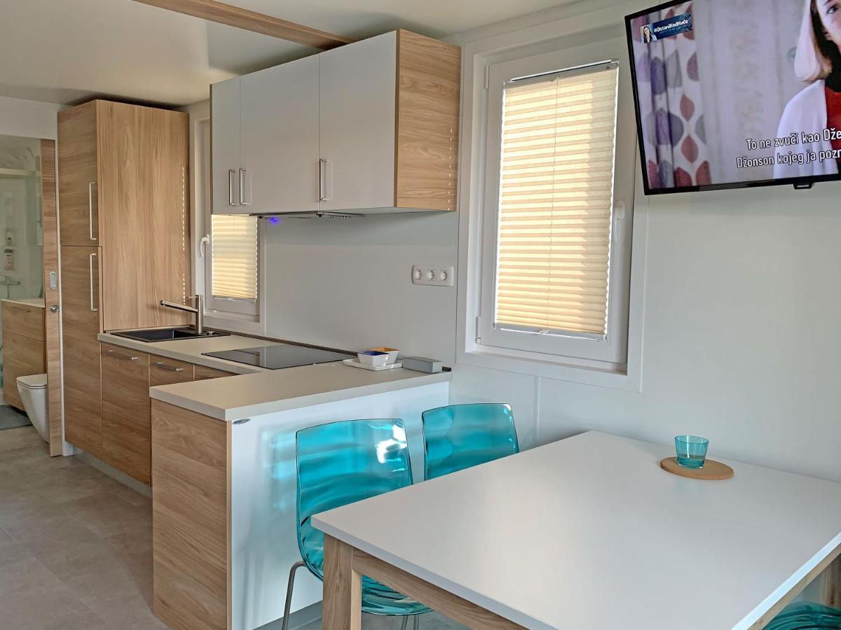 Bonita Houseboat Apartment Portorose Bagian luar foto